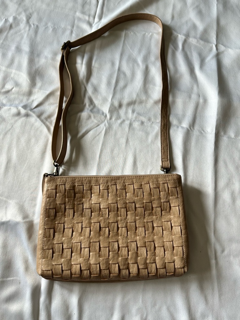 EUC Joy Susan Quinn Woven Convertible Crossbody Clutch
